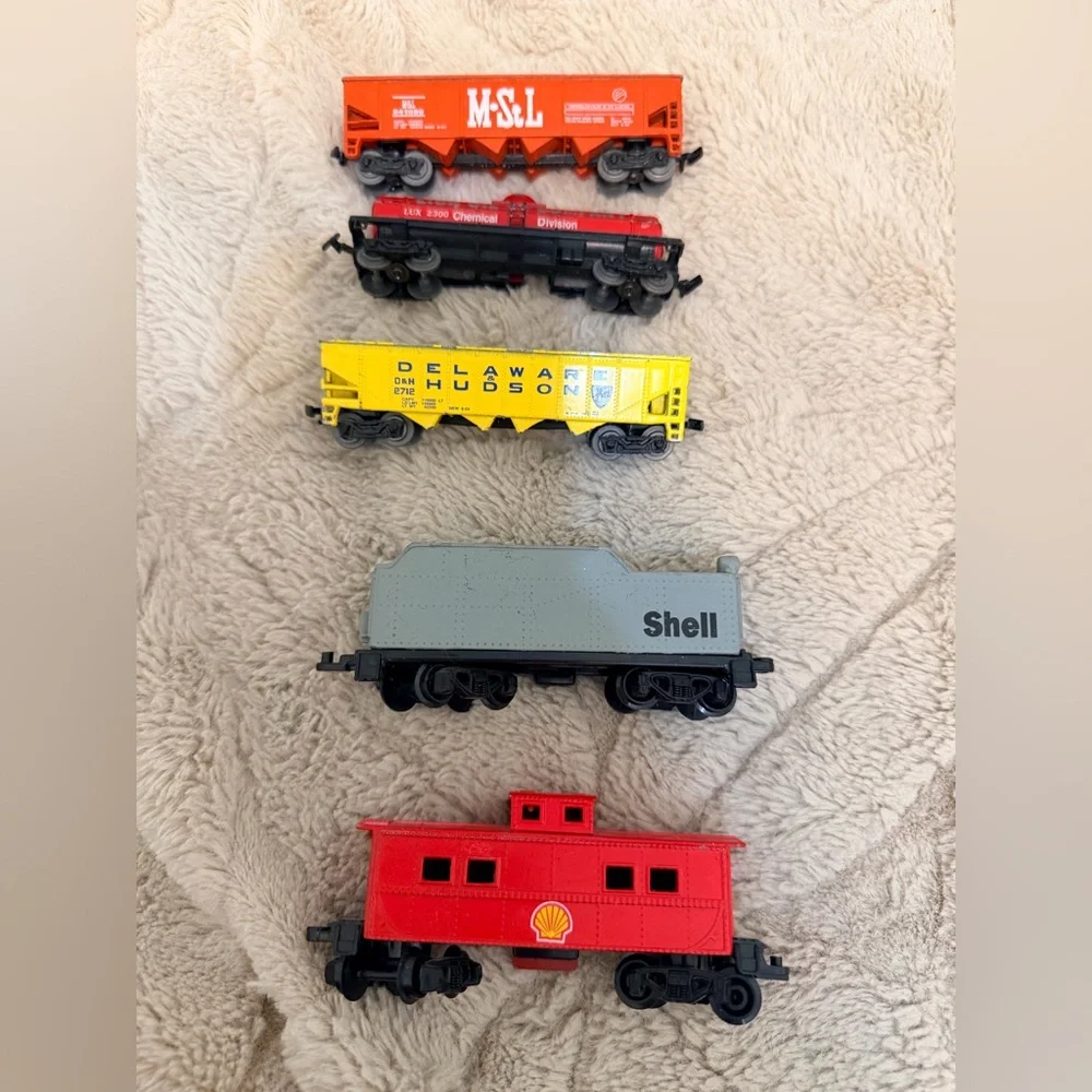 Lot of 5 vintage 95' Fletcher-Barnhardt & White HO scale Shell Gas Lion oil Mstl